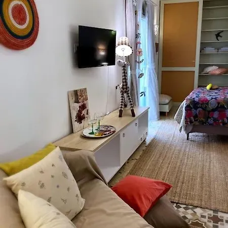 Les Hirondelles 1 ארמופוליס