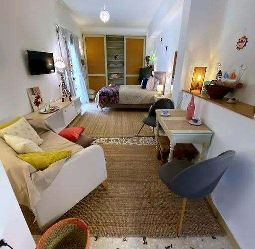 Les Hirondelles 1 ארמופוליס