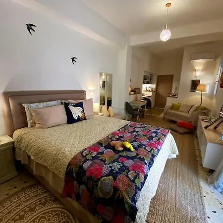 Les Hirondelles Apartment *